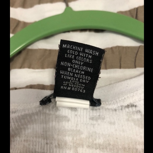 White short sleeve top🤍 - Picture 5 of 5